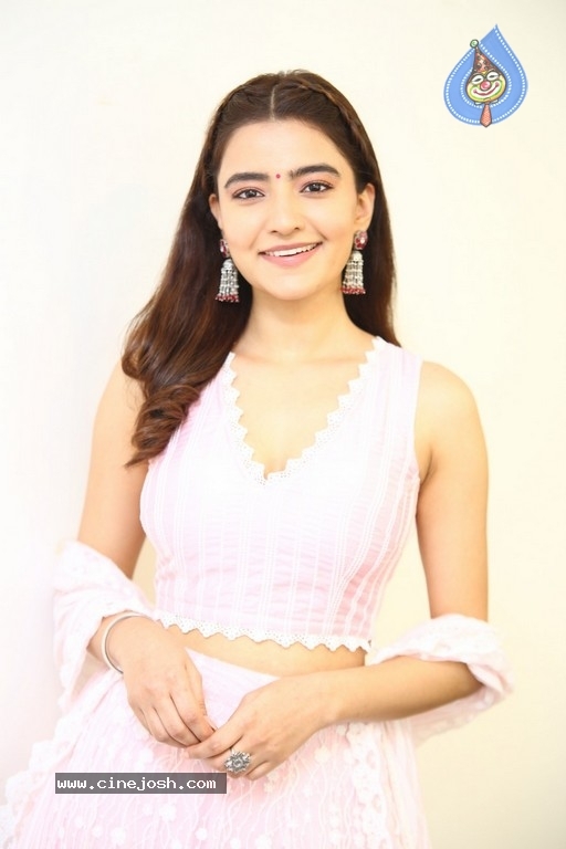 Rukshar Dhillon Interview photos - 3 / 18 photos