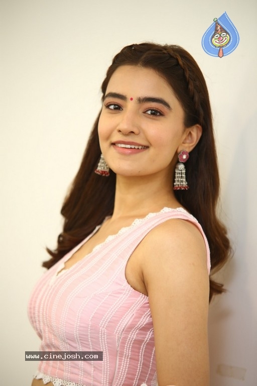 Rukshar Dhillon Interview photos - 7 / 18 photos