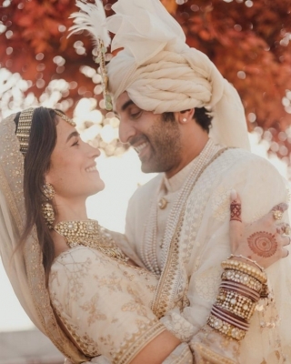 Alia Bhatt and Ranbir Kapoor Wedding Photos - 2 of 5