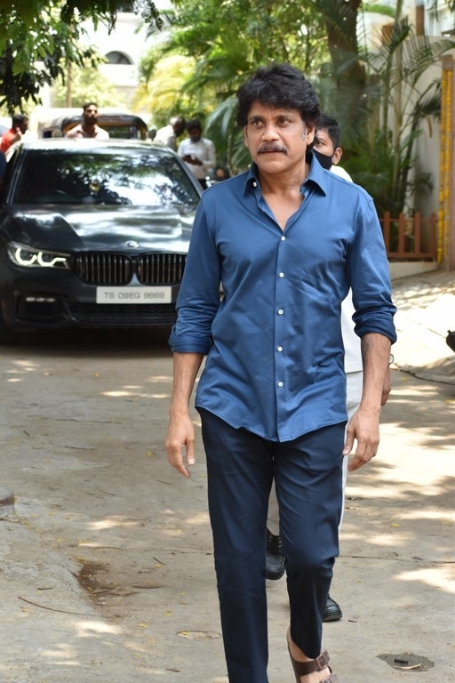 Celebs pays last rites to Narayan Das Narang - 4 / 28 photos