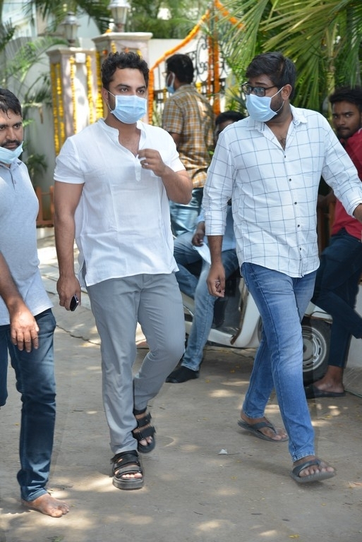 Celebs pays last rites to Narayan Das Narang - 5 / 28 photos