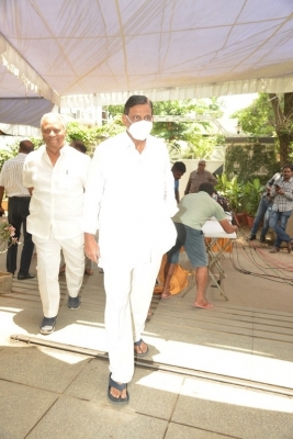 Celebs pays last rites to Narayan Das Narang - 6 of 28