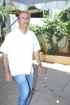 Celebs pays last rites to Narayan Das Narang - 8 of 28