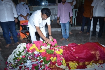 Celebs pays last rites to Narayan Das Narang - 9 of 28