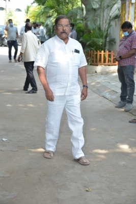 Celebs pays last rites to Narayan Das Narang - 26 of 28