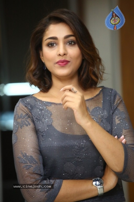 Madhu Shalini Photos - 15 / 21 photos