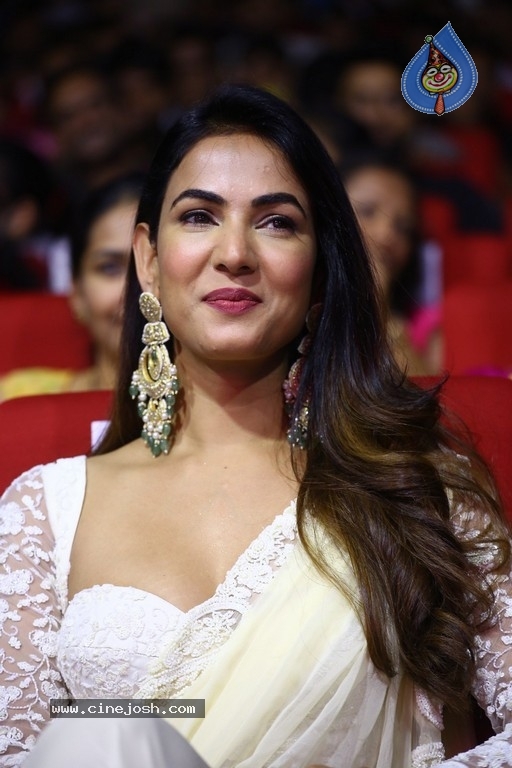 F3 Movie Pre Release Event - 20 / 80 photos