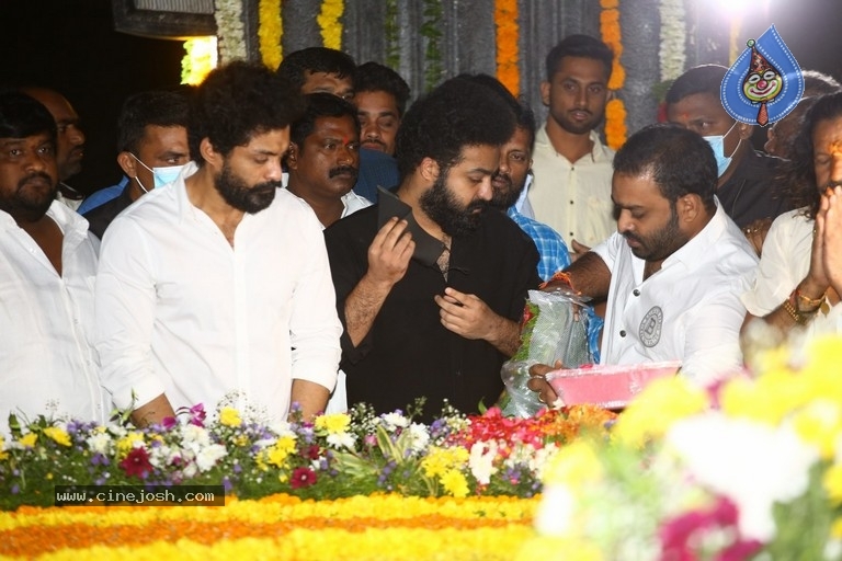 Jr NTR and Kalyan Ram At NTR Ghat - 9 / 34 photos