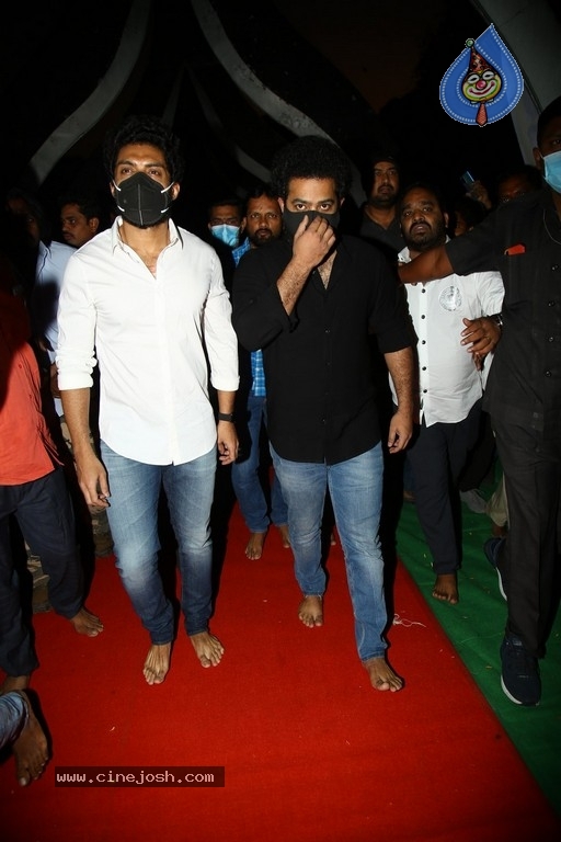 Jr NTR and Kalyan Ram At NTR Ghat - 29 / 34 photos