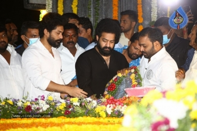 Jr NTR and Kalyan Ram At NTR Ghat - 6 of 34