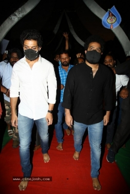 Jr NTR and Kalyan Ram At NTR Ghat - 7 of 34