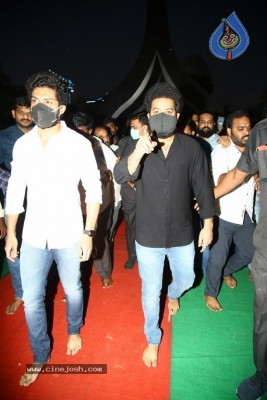 Jr NTR and Kalyan Ram At NTR Ghat - 12 of 34