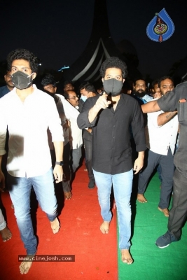 Jr NTR and Kalyan Ram At NTR Ghat - 22 of 34