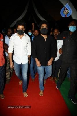 Jr NTR and Kalyan Ram At NTR Ghat - 27 of 34