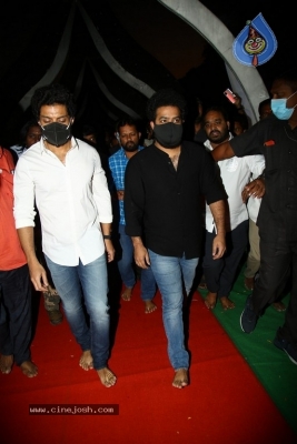 Jr NTR and Kalyan Ram At NTR Ghat - 31 of 34