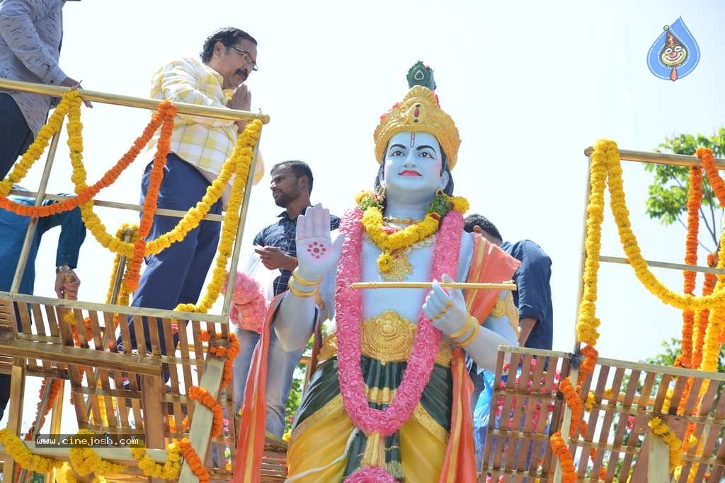 Mahanatudu-Prajanayakudu NTR book launch - 14 / 63 photos