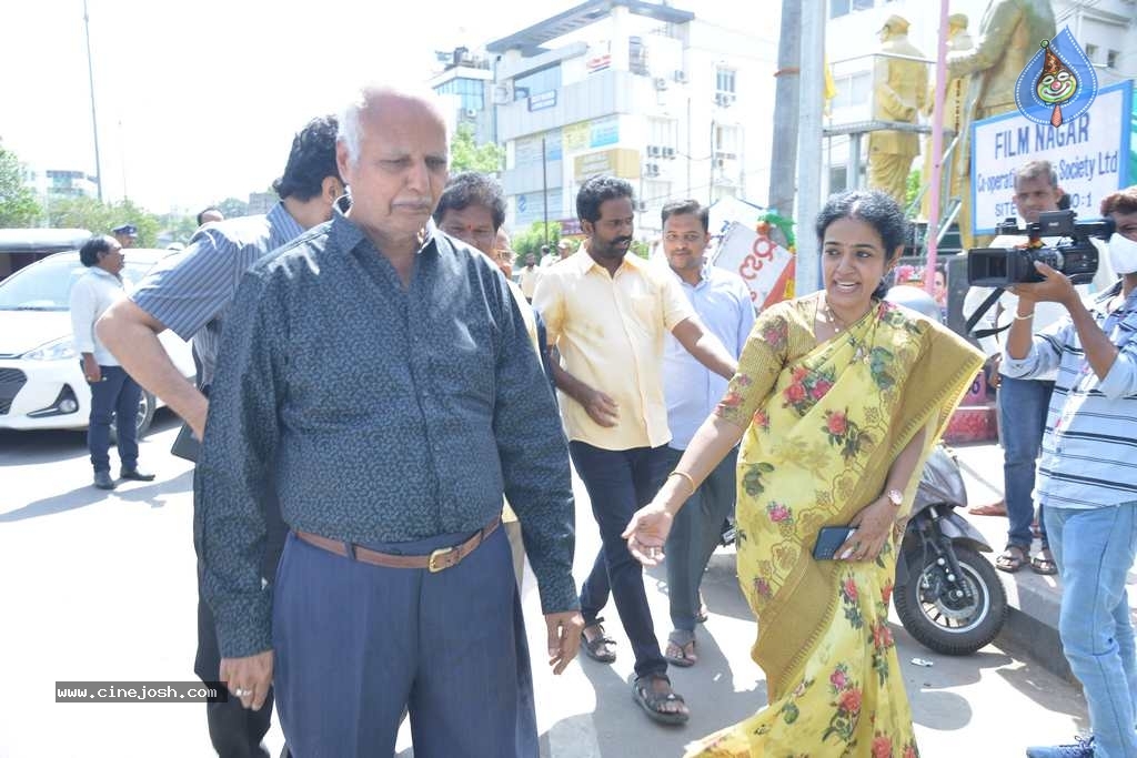 Mahanatudu-Prajanayakudu NTR book launch - 21 / 63 photos