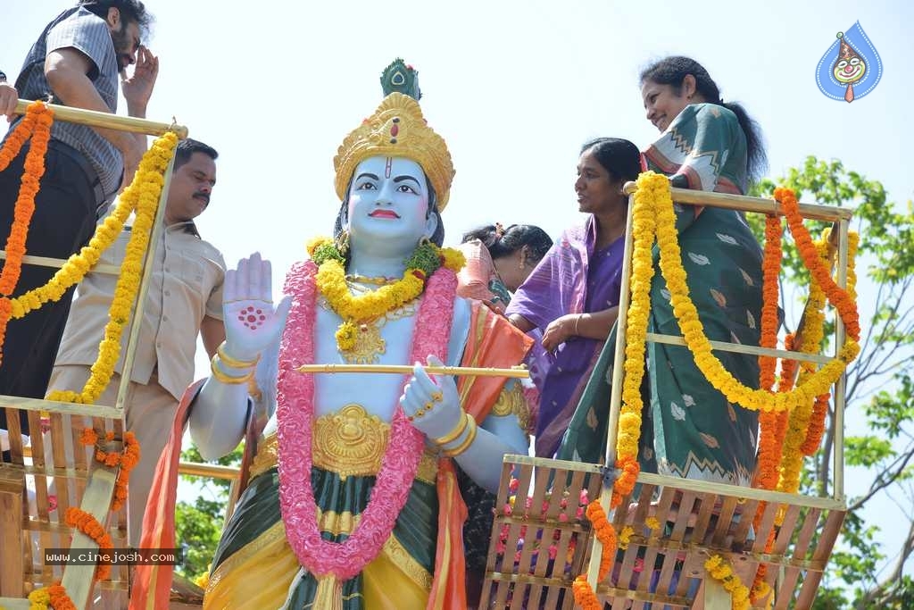 Mahanatudu-Prajanayakudu NTR book launch - 23 / 63 photos