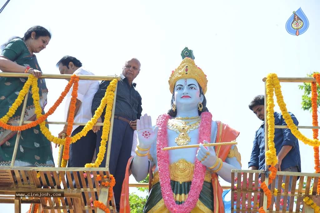 Mahanatudu-Prajanayakudu NTR book launch - 24 / 63 photos