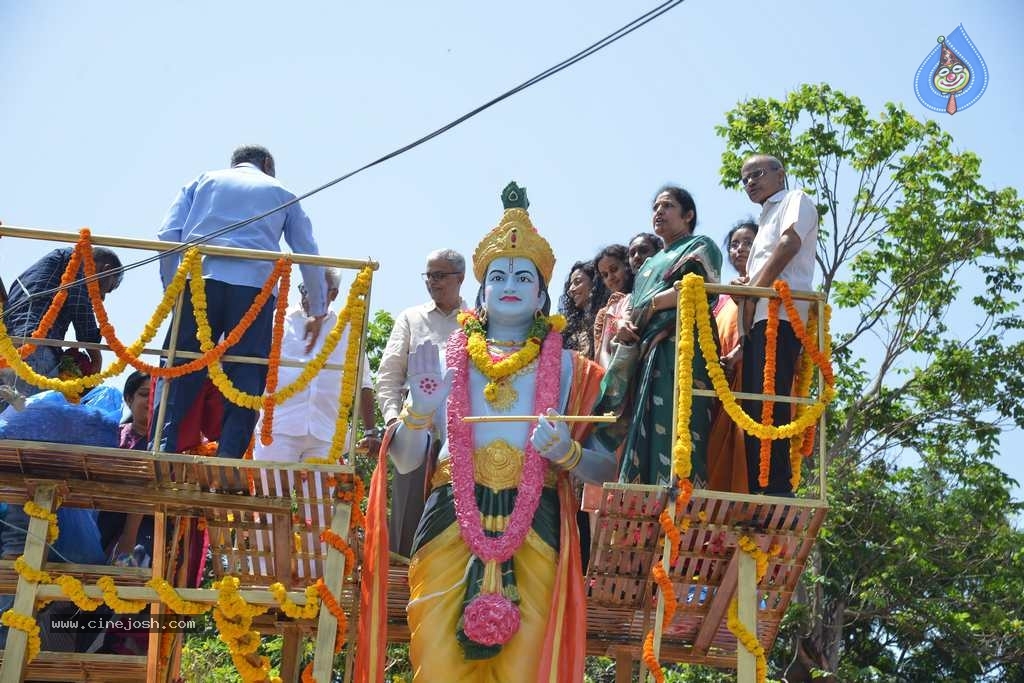 Mahanatudu-Prajanayakudu NTR book launch - 31 / 63 photos