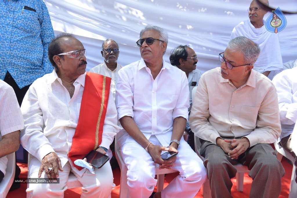 Mahanatudu-Prajanayakudu NTR book launch - 32 / 63 photos