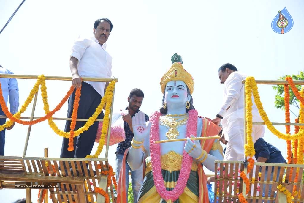 Mahanatudu-Prajanayakudu NTR book launch - 52 / 63 photos