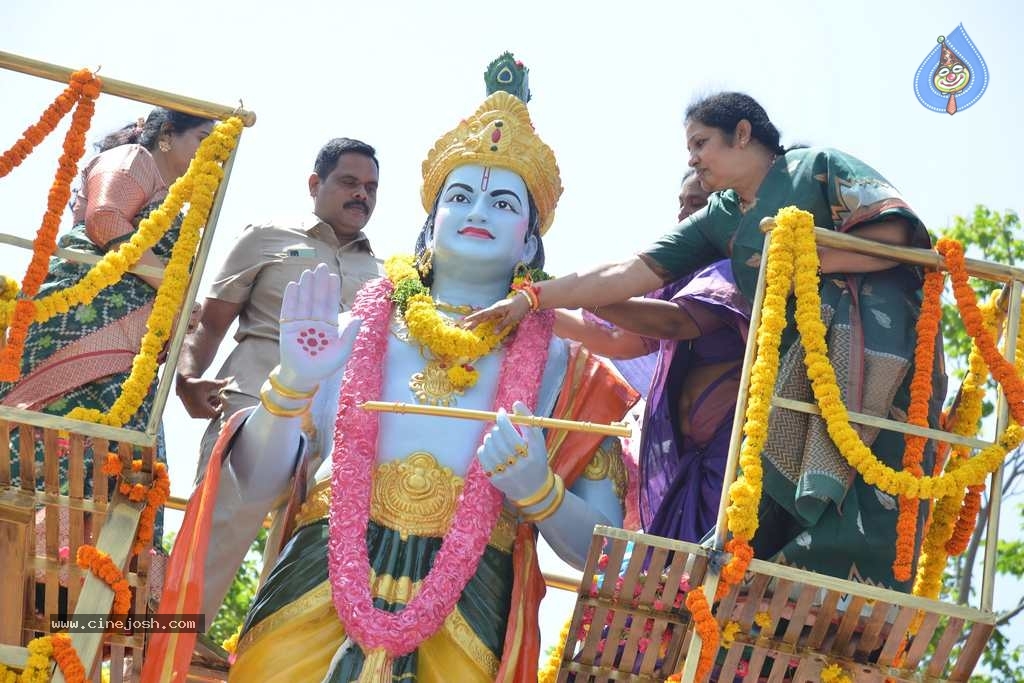Mahanatudu-Prajanayakudu NTR book launch - 62 / 63 photos