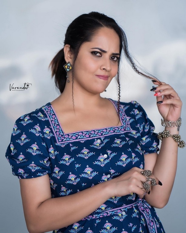 Anasuya Bharadwaj Photos - 2 / 5 photos