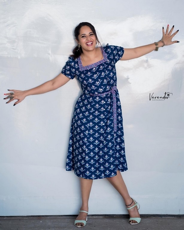 Anasuya Bharadwaj Photos - 4 / 5 photos