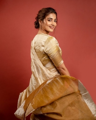 Pooja Hegde Photos - 3 of 5