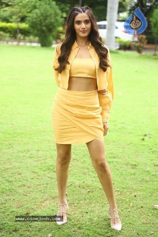 Divyansha Kaushik Photos - 10 / 16 photos