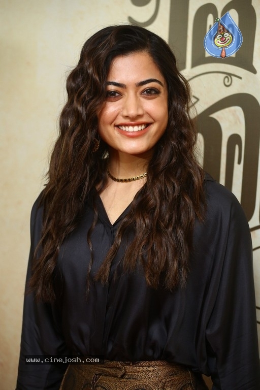 Rashmika Mandanna Photos - Photo 9 of 17 Rashmika Mandanna Photos - Photo 9 of 17