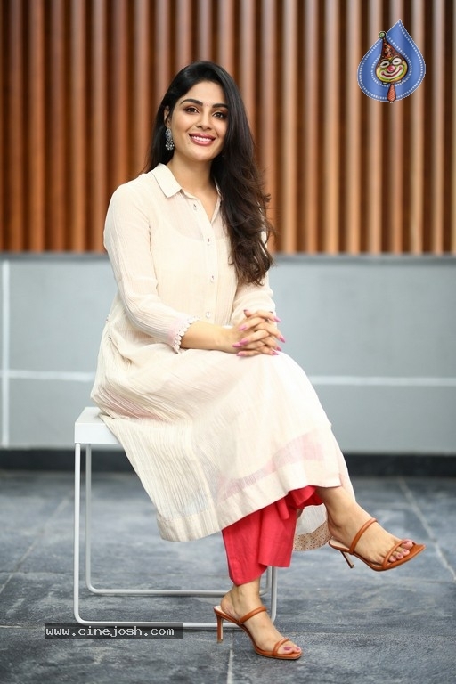 Samyuktha Menon Interview Photos - 4 / 21 photos