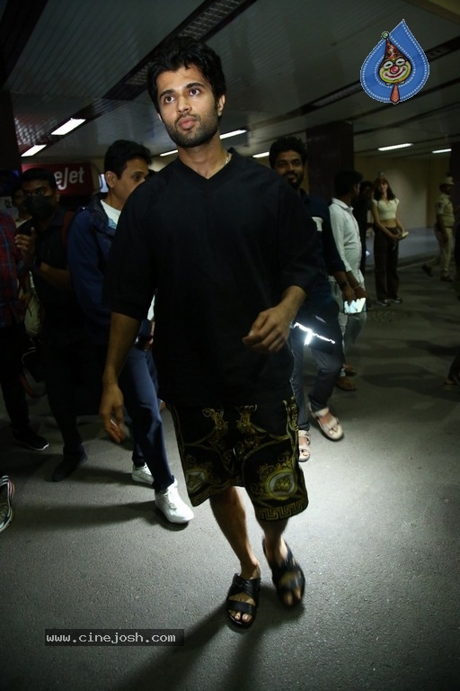 Liger Movie team at Begumpet Airport - 17 / 20 photos