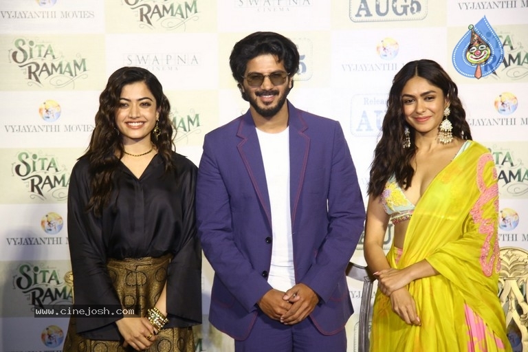 Sita Ramam Movie Trailer Launch - 19 / 21 photos