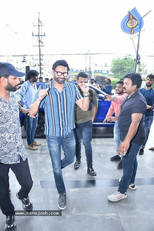 Sita Ramam team at PVP Mall, Vijayawada - 6 / 21 photos