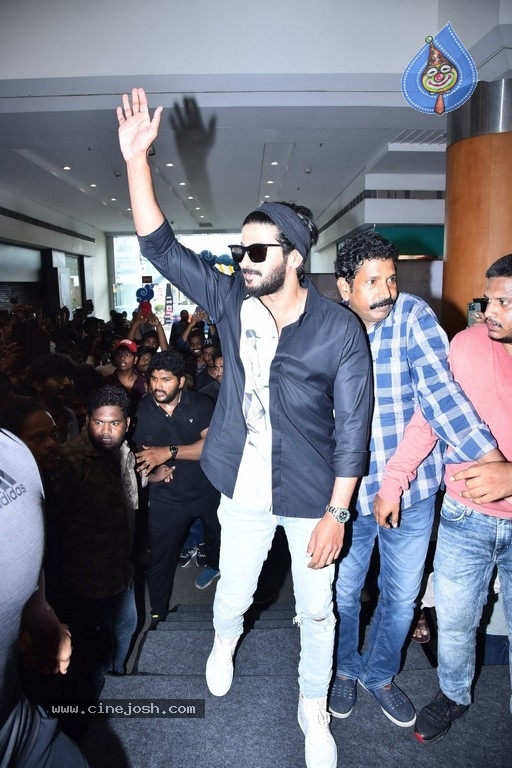 Sita Ramam team at PVP Mall, Vijayawada - 7 / 21 photos