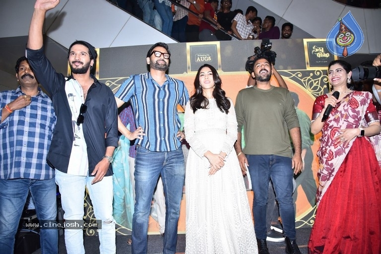 Sita Ramam team at PVP Mall, Vijayawada - 8 / 21 photos