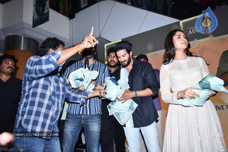 Sita Ramam team at PVP Mall, Vijayawada - 13 / 21 photos