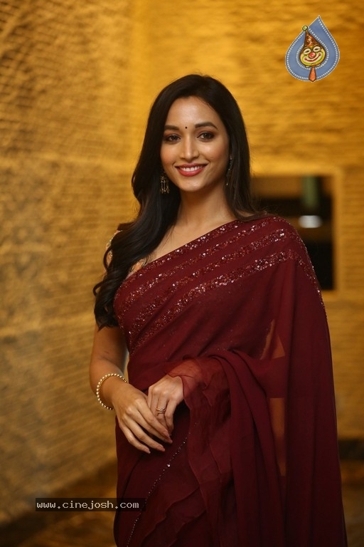 Srinidhi Shetty Photos - 2 / 16 photos