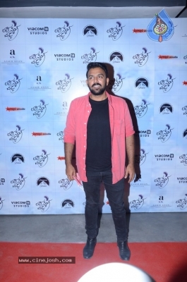 Celebrities At Laal Singh Chaddha Premiere Event - 30 of 42