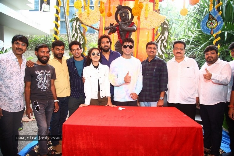 Karthikeya 2 Success Celebrations - 15 / 21 photos