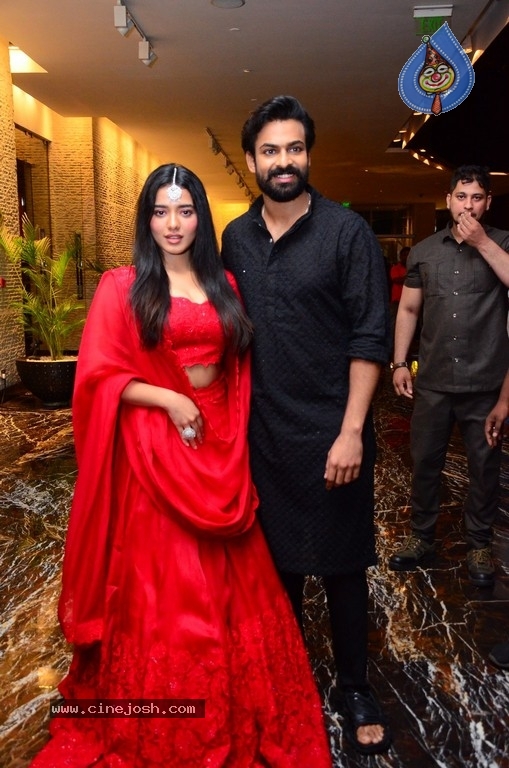 Ranga Ranga Vaibhavanga Pre Release Event - 23 / 39 photos