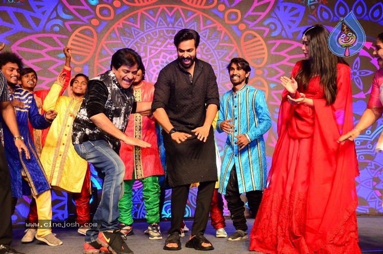 Ranga Ranga Vaibhavanga Pre Release Event - 33 / 39 photos