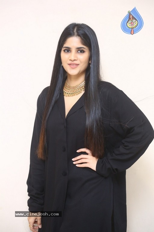 Megha Akash Photos - 1 / 17 photos