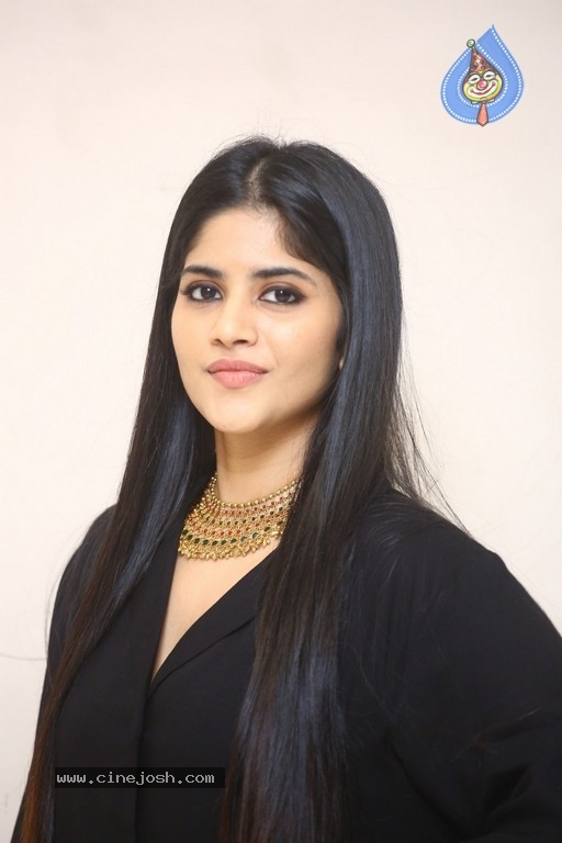 Megha Akash Photos - 4 / 17 photos