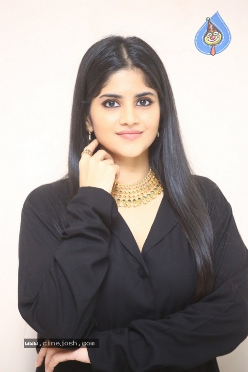 Megha Akash Photos - 9 / 17 photos