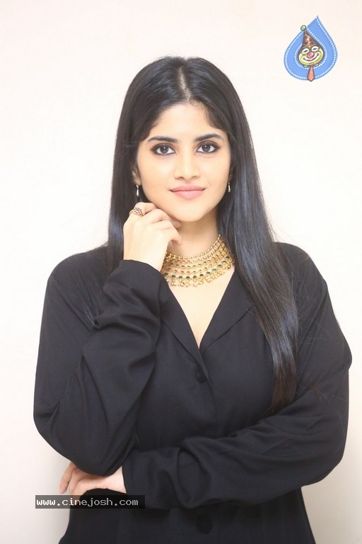 Megha Akash Photos - 11 / 17 photos