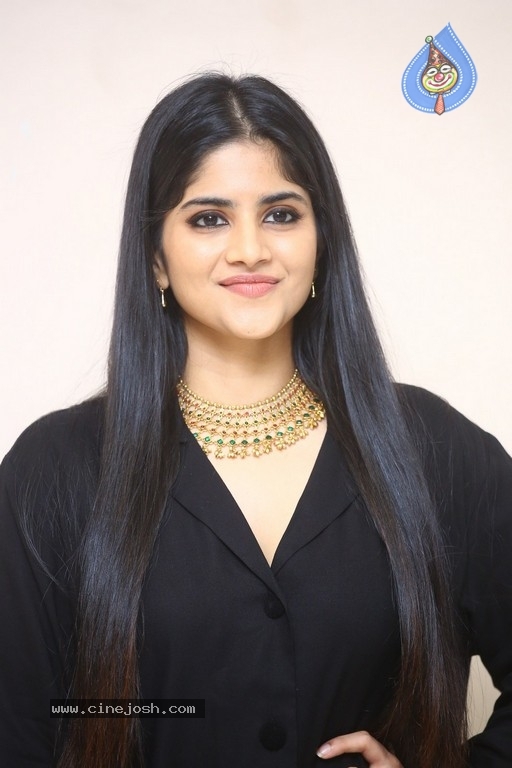 Megha Akash Photos - 12 / 17 photos