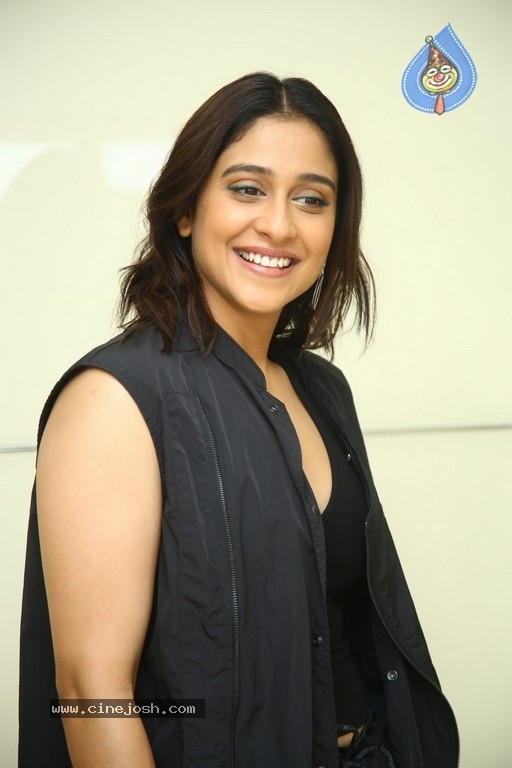 Regina Cassandra Photos - 19 / 22 photos